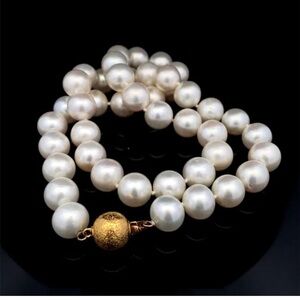 Imperial Pearl Syndicate 10mm
Pearl Necklace In Box